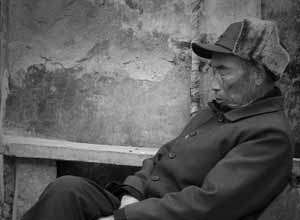 金刻羽:老无所依当问谁
